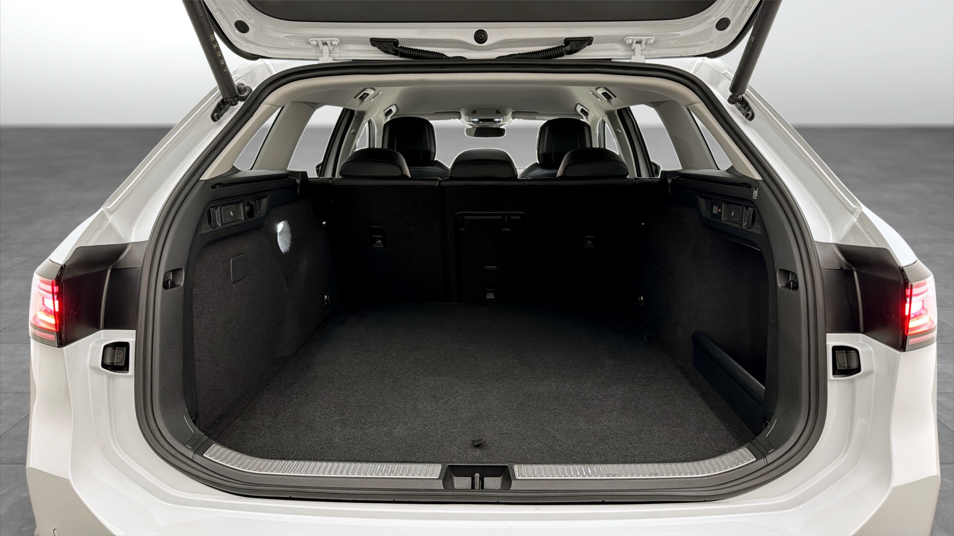 Volkswagen Passat XGM32M