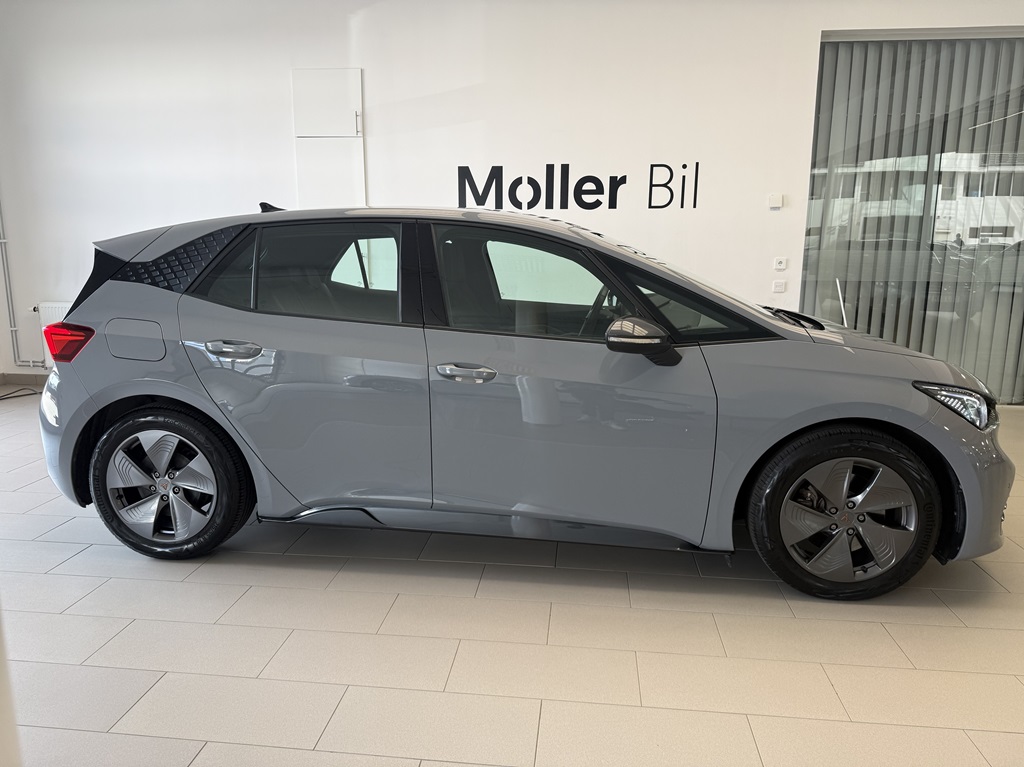 CUPRA Born XJA73T