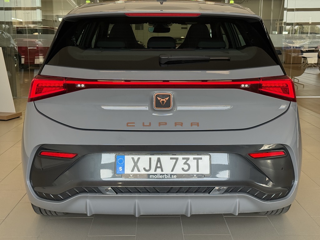 CUPRA Born XJA73T
