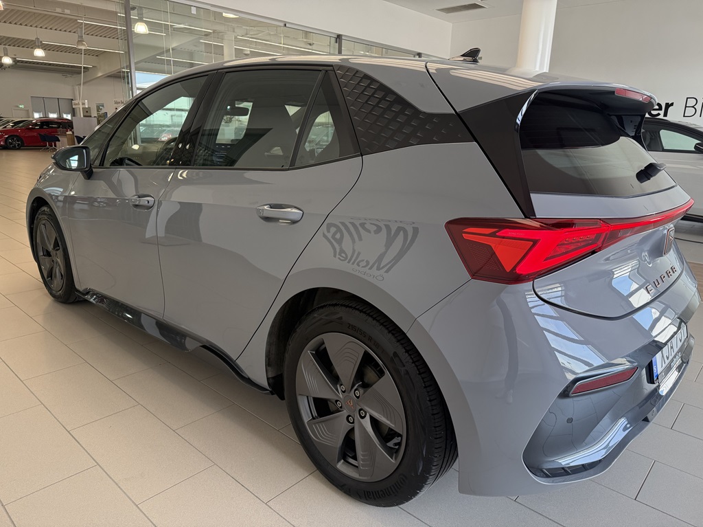 CUPRA Born XJA73T