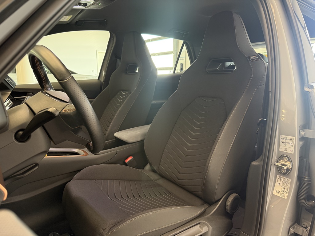 CUPRA Born XJA73T