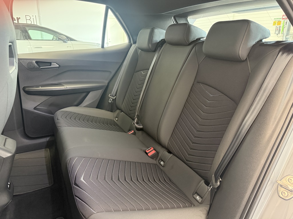 CUPRA Born XJA73T