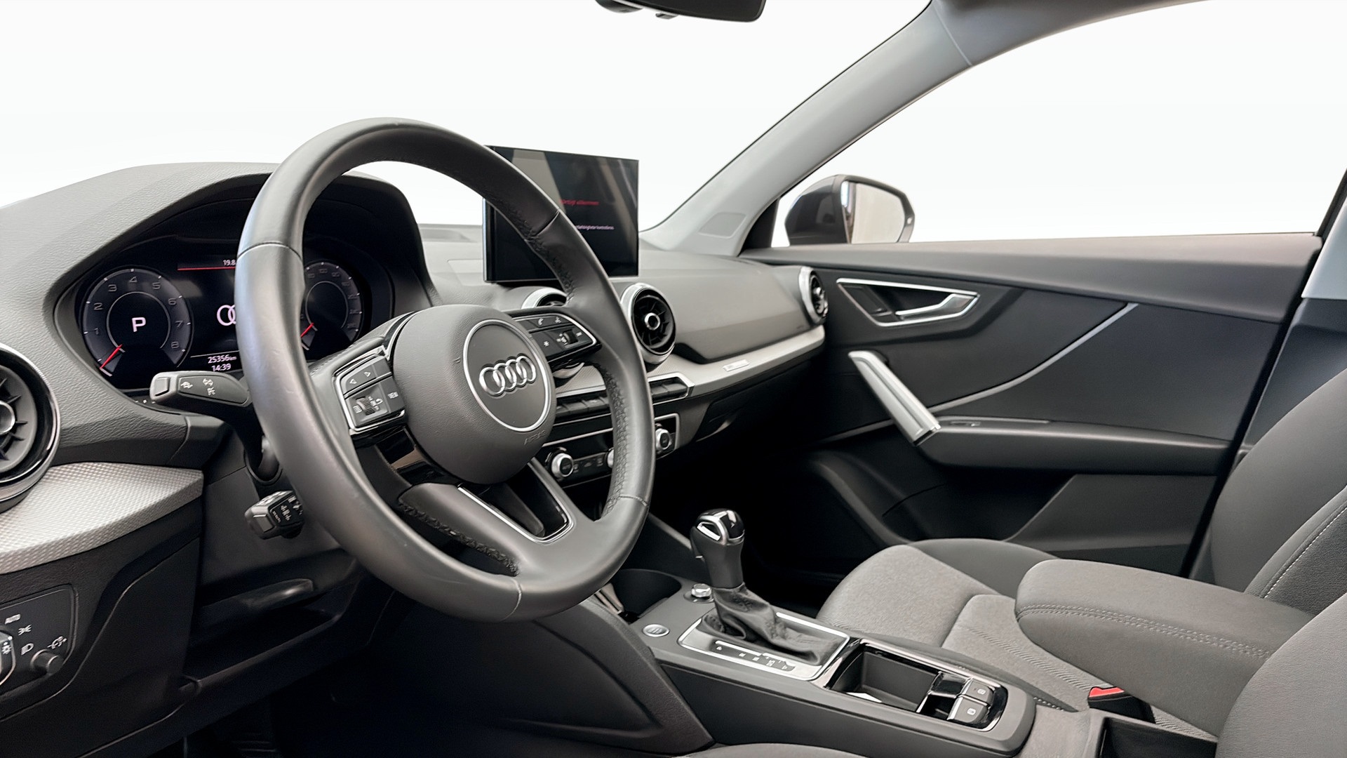 Audi Q2 XJG33K