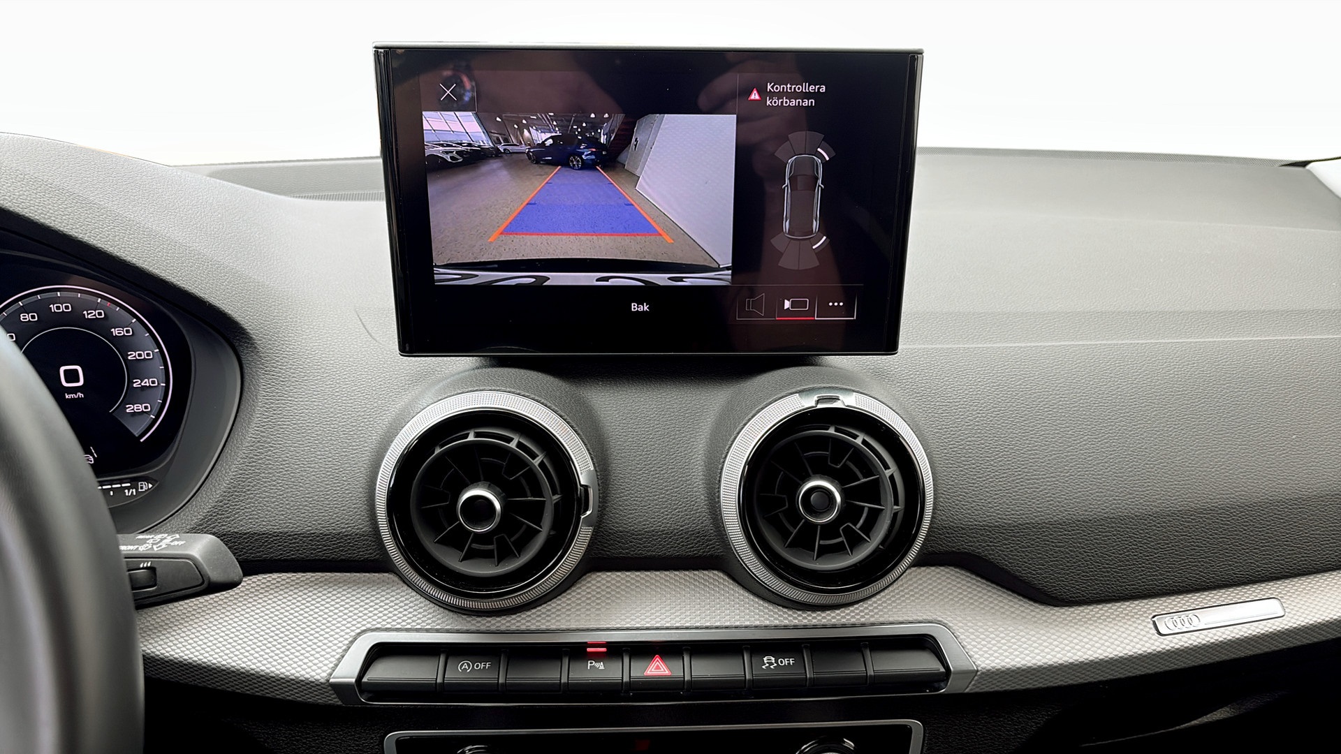 Audi Q2 XJG33K