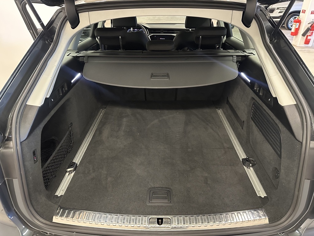 Audi A6 Avant XJJ32S