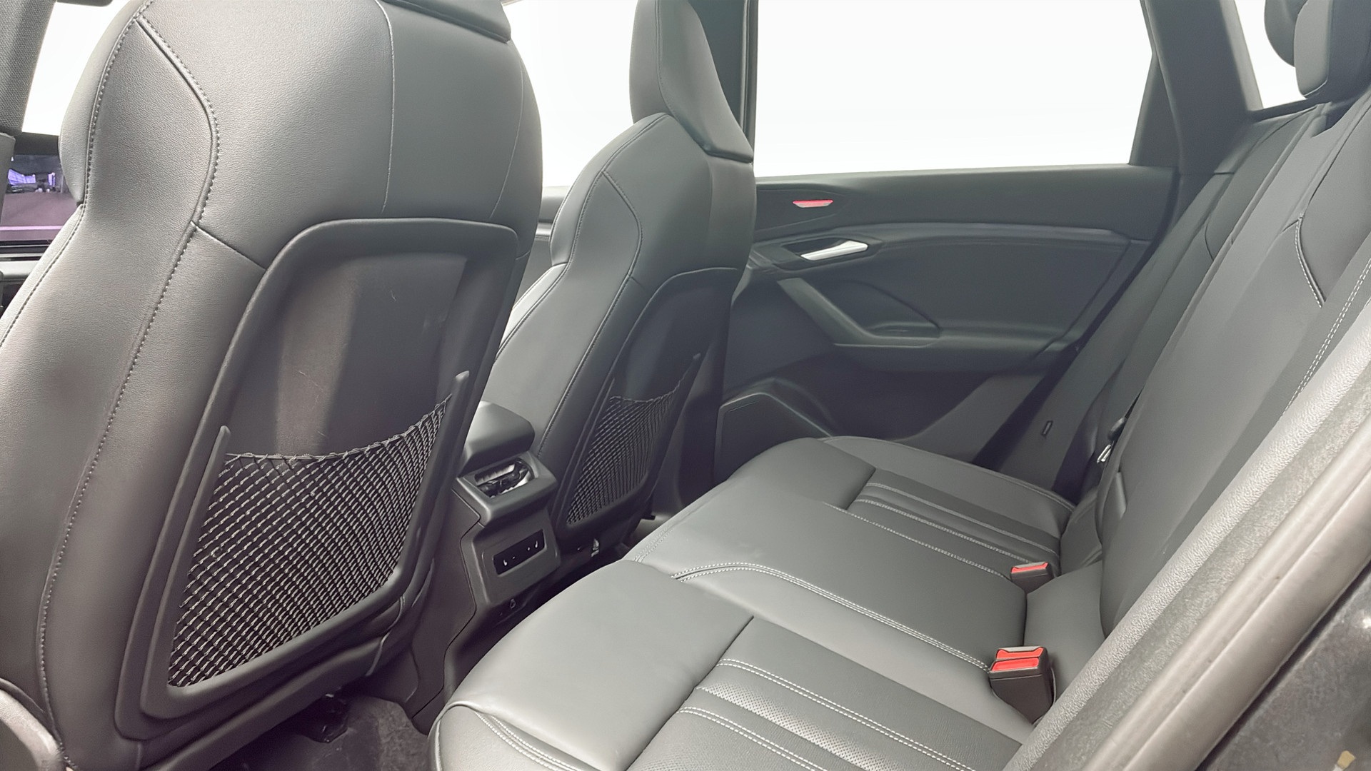 Audi SQ6 e-tron XJJ96L