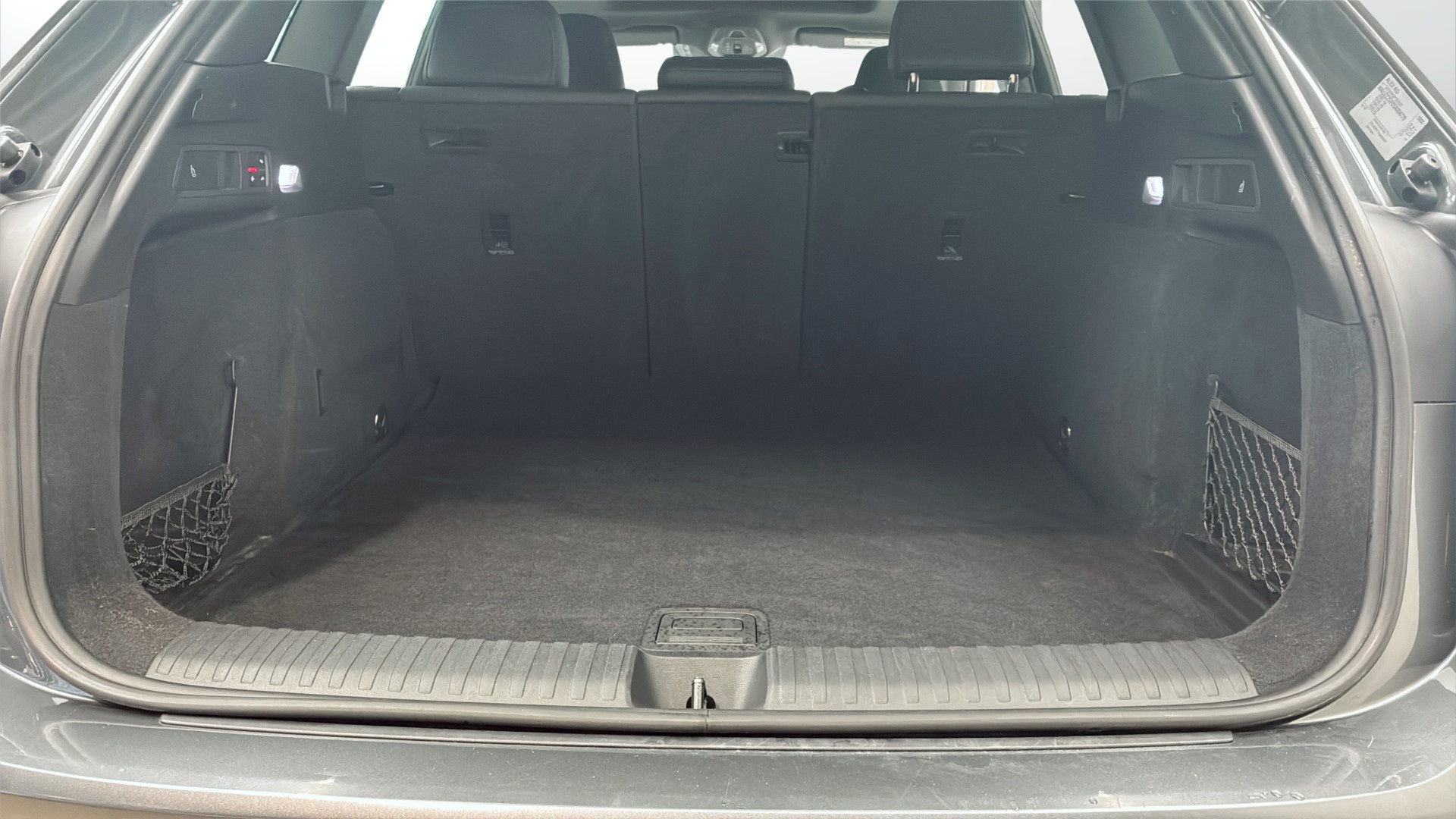 Audi SQ6 e-tron XJJ96L