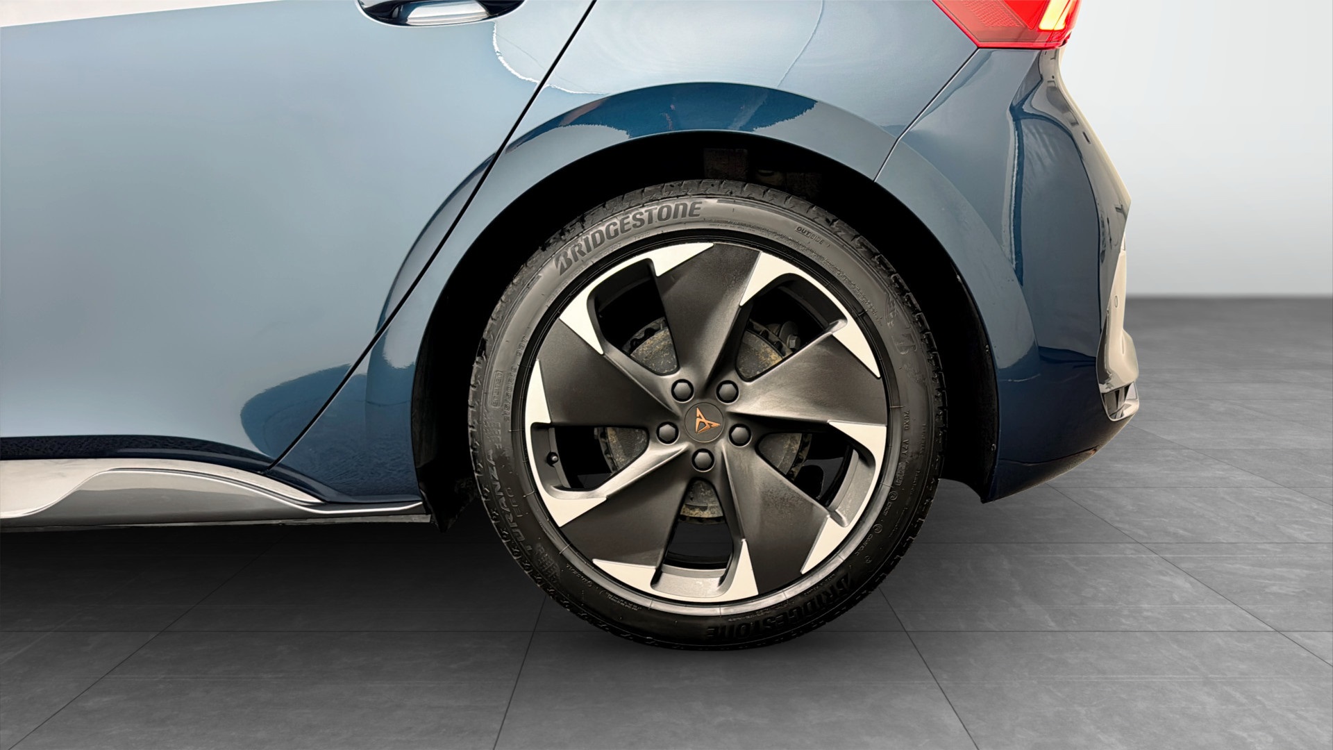 CUPRA Born XNM58L