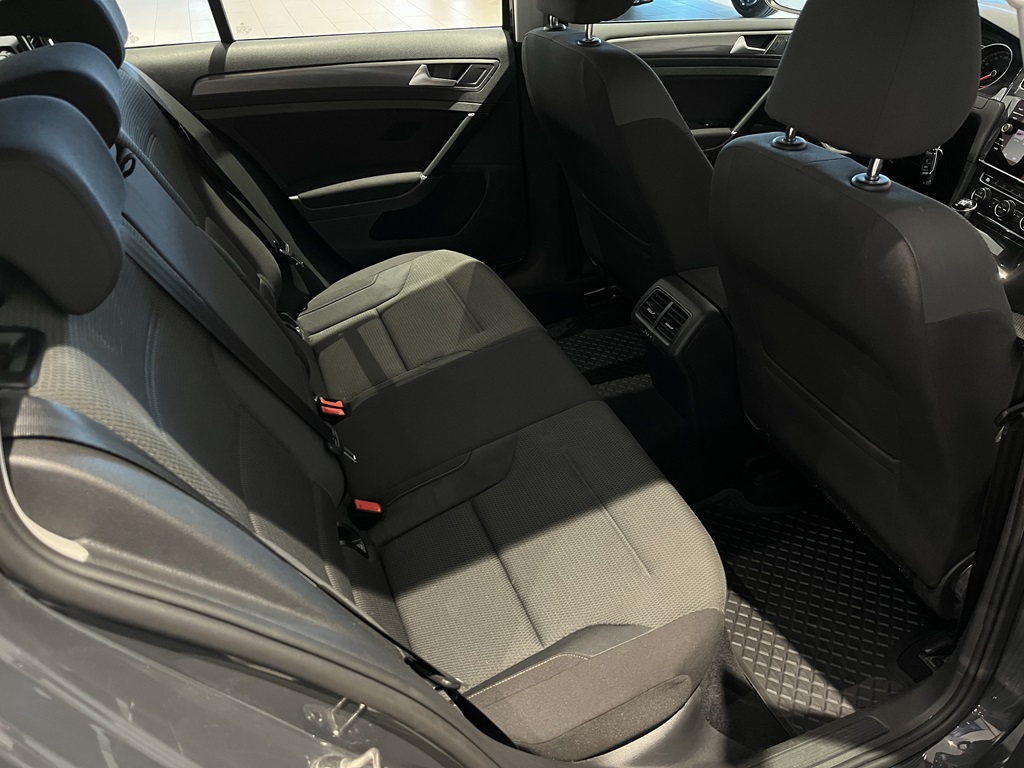Volkswagen Golf XPD99G