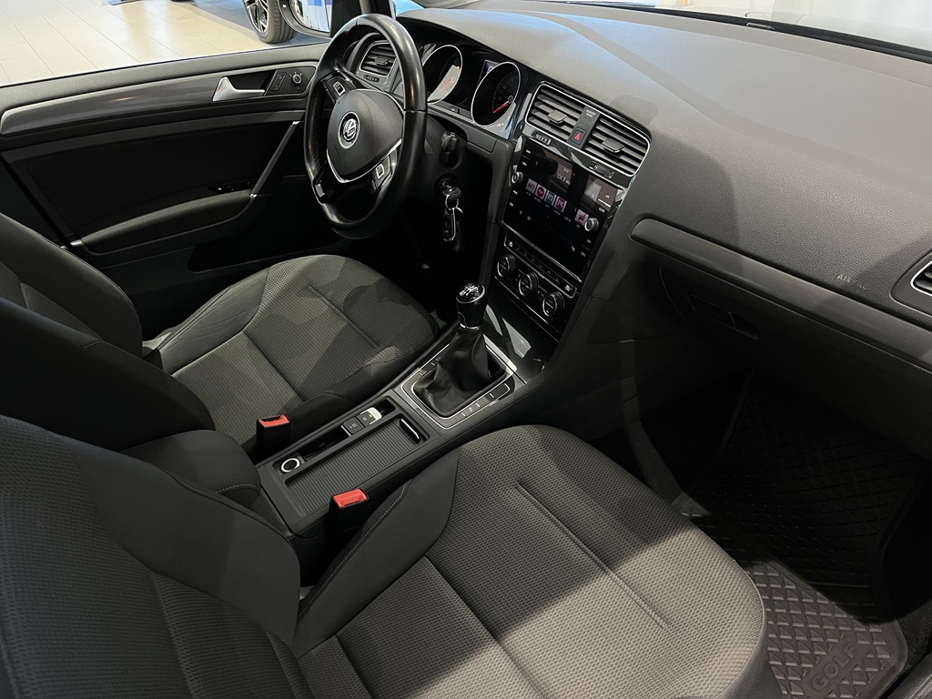 Volkswagen Golf XPD99G