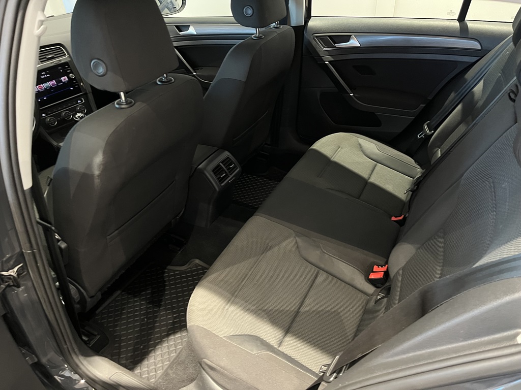 Volkswagen Golf XPD99G