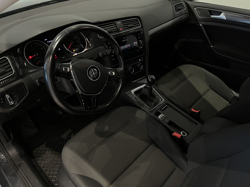 Volkswagen Golf XPD99G