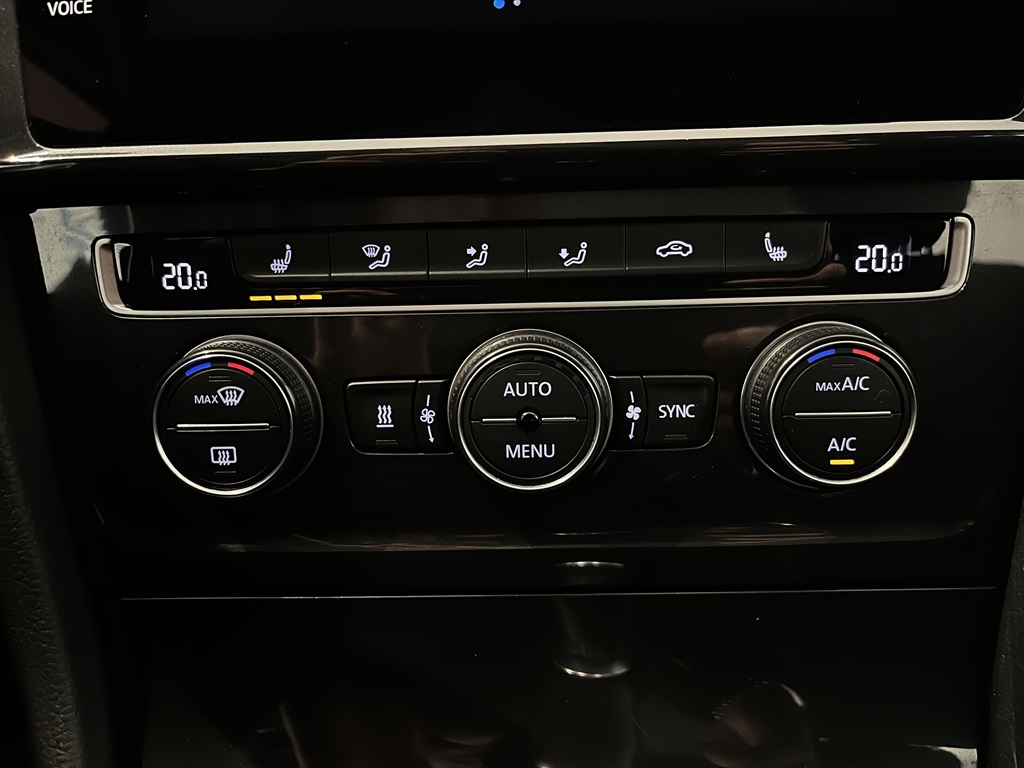 Volkswagen Golf XPD99G