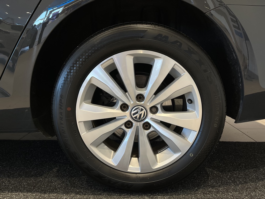 Volkswagen Golf XPD99G