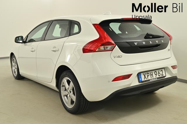 Volvo V40 XPH962