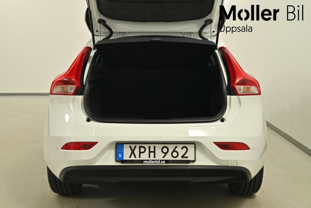 Volvo V40 XPH962