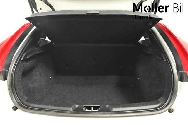 Volvo V40 XPH962