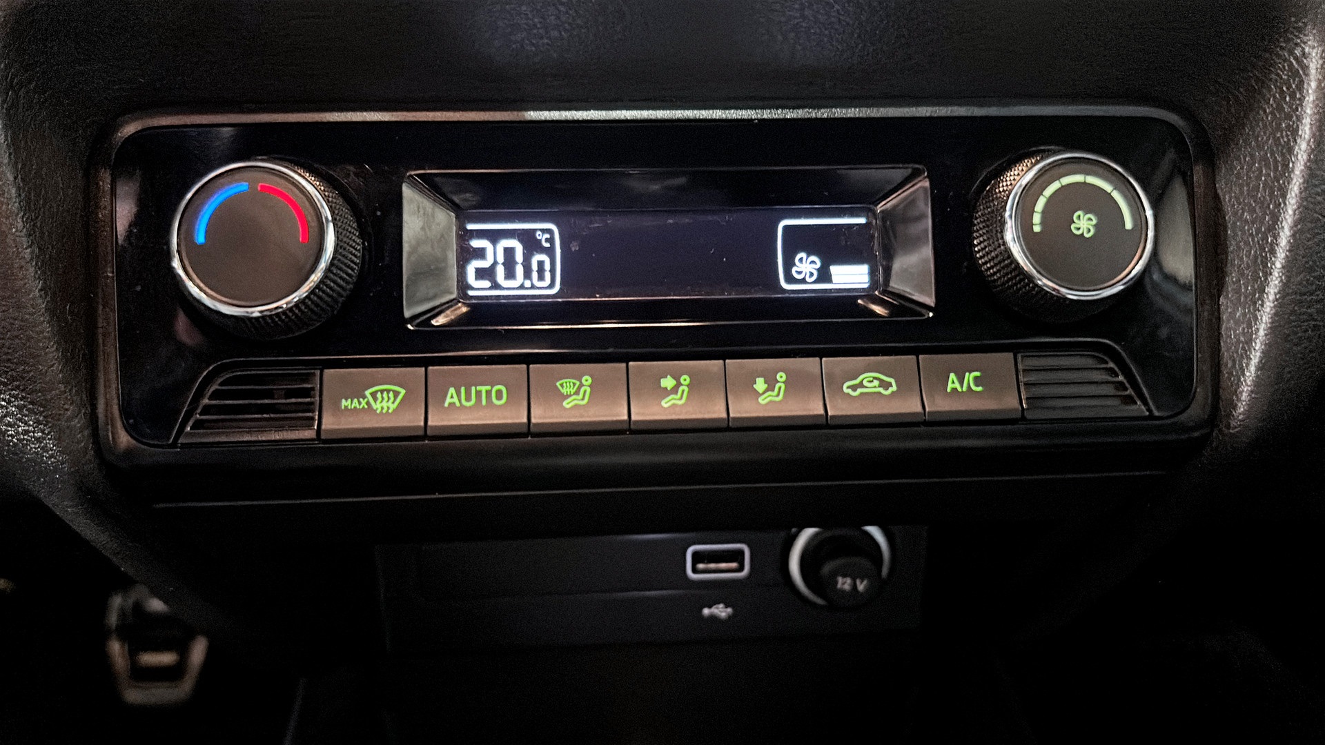 Skoda Fabia XPU08M