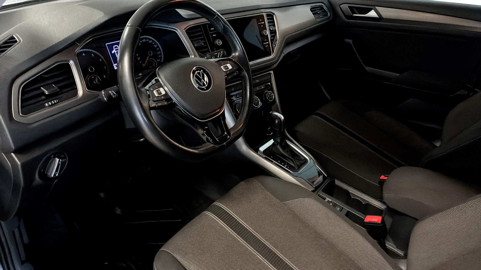 Volkswagen T-Roc XRD81T