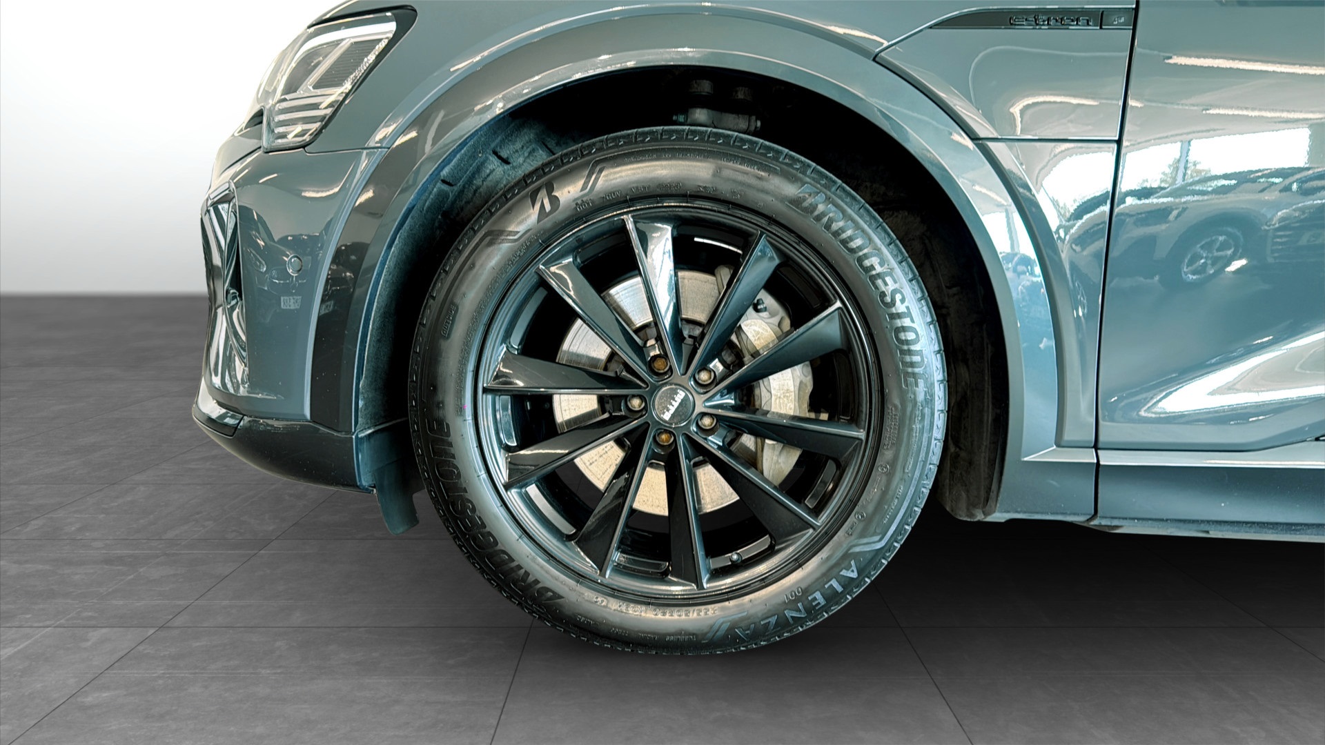 Audi Q8 XRE21Z