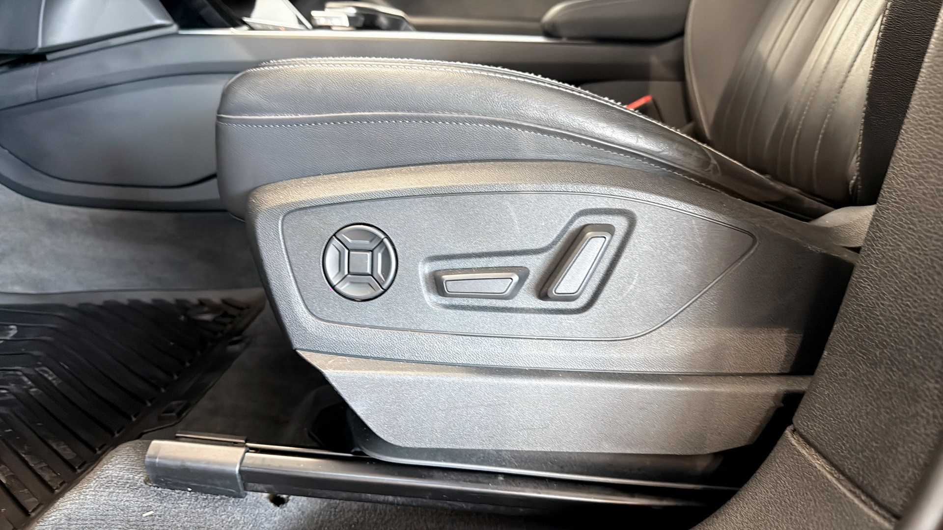 Audi Q8 XRE21Z