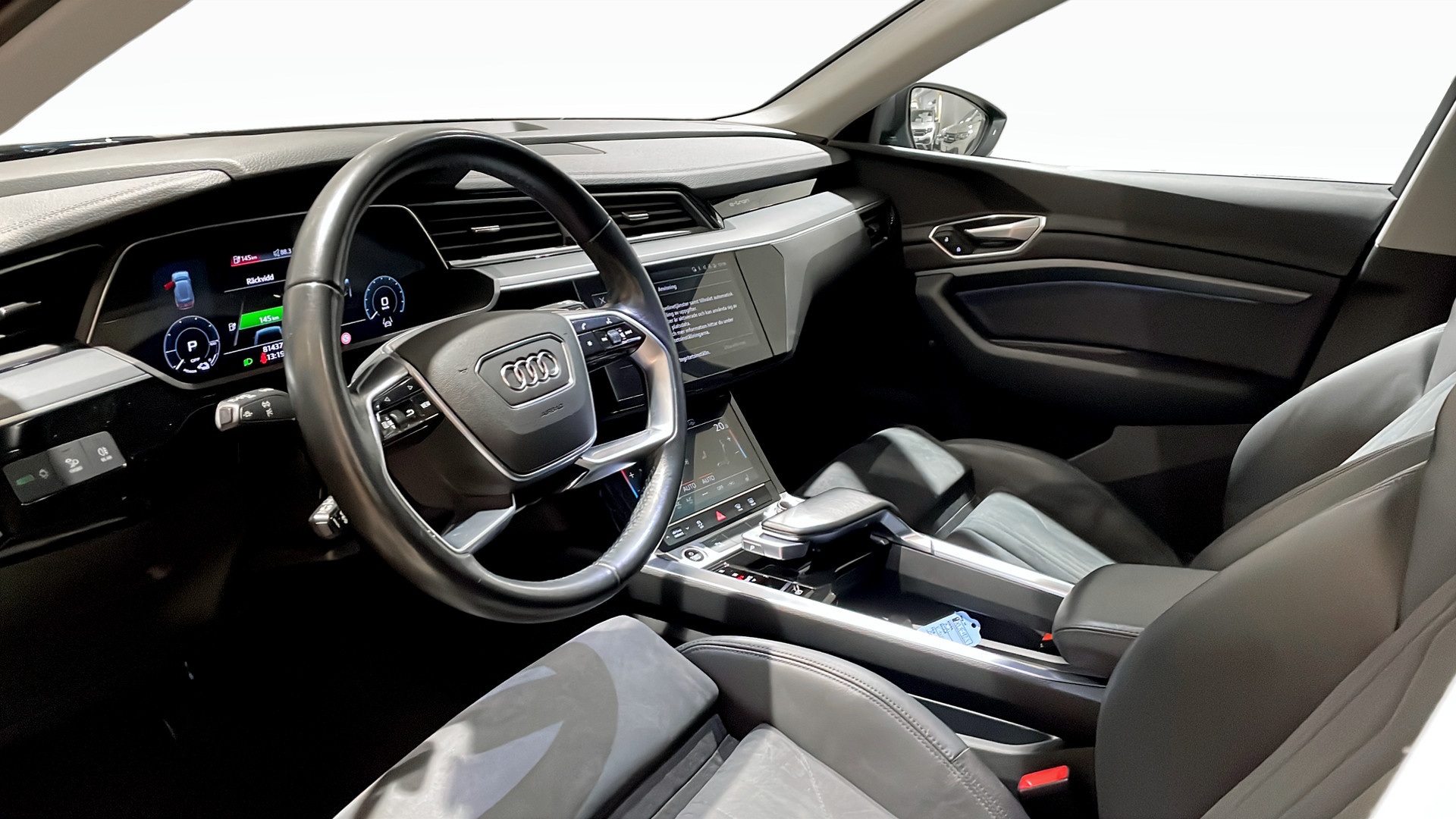Audi e-tron XUF92J
