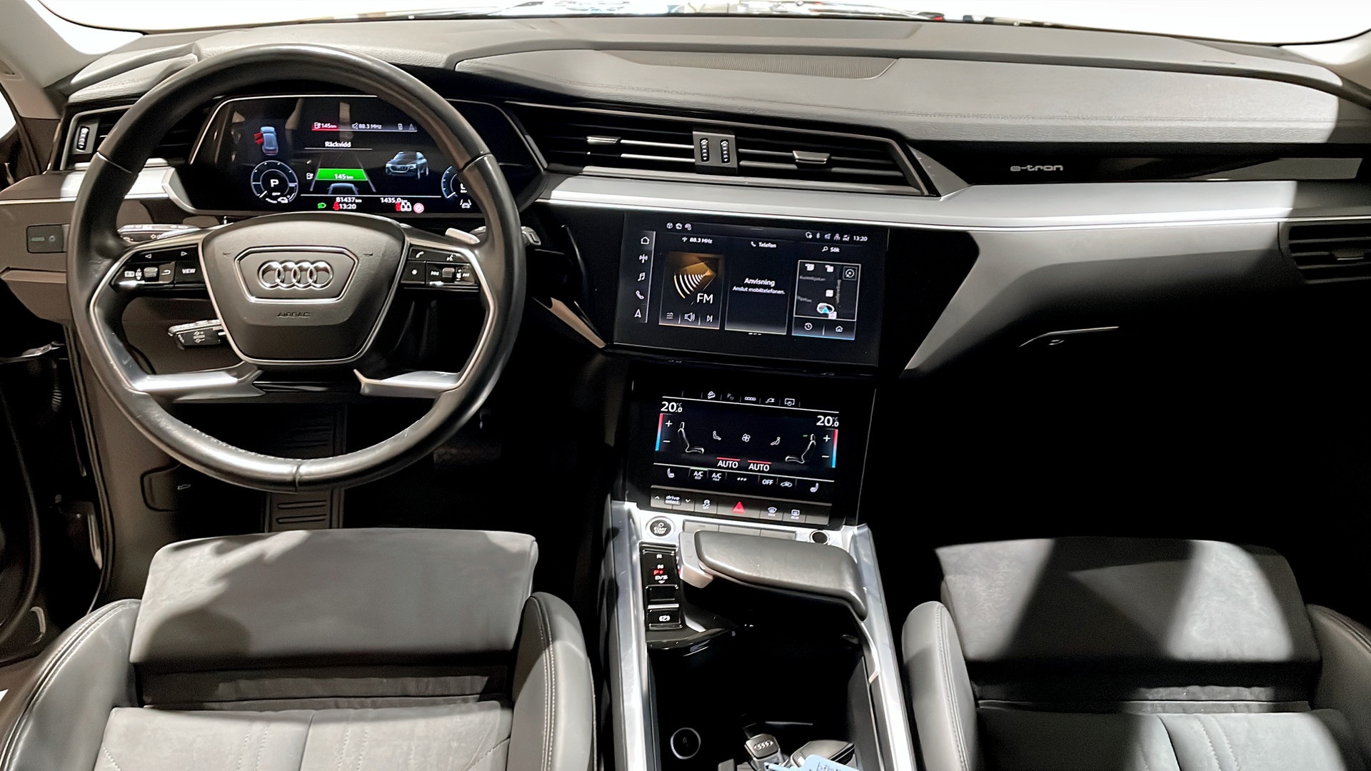 Audi e-tron XUF92J