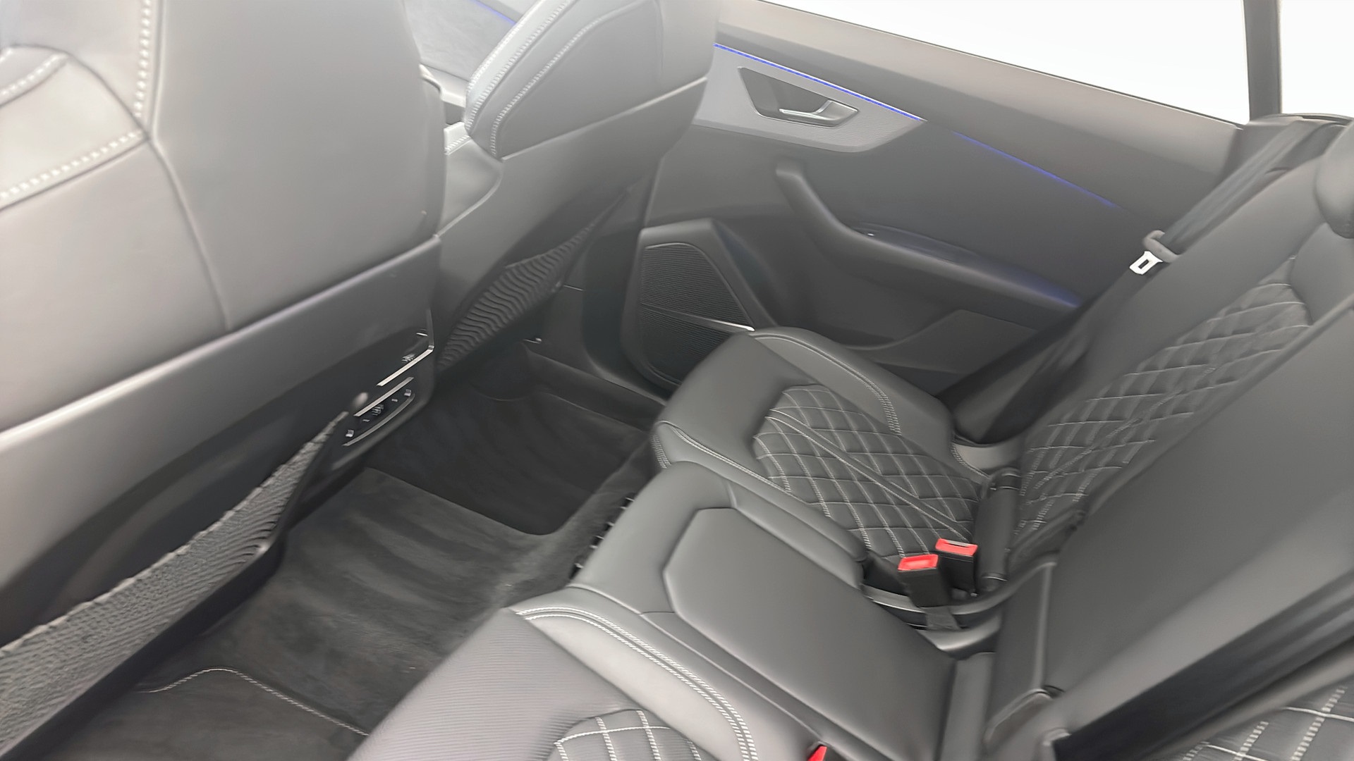Audi Q8 XWA97L
