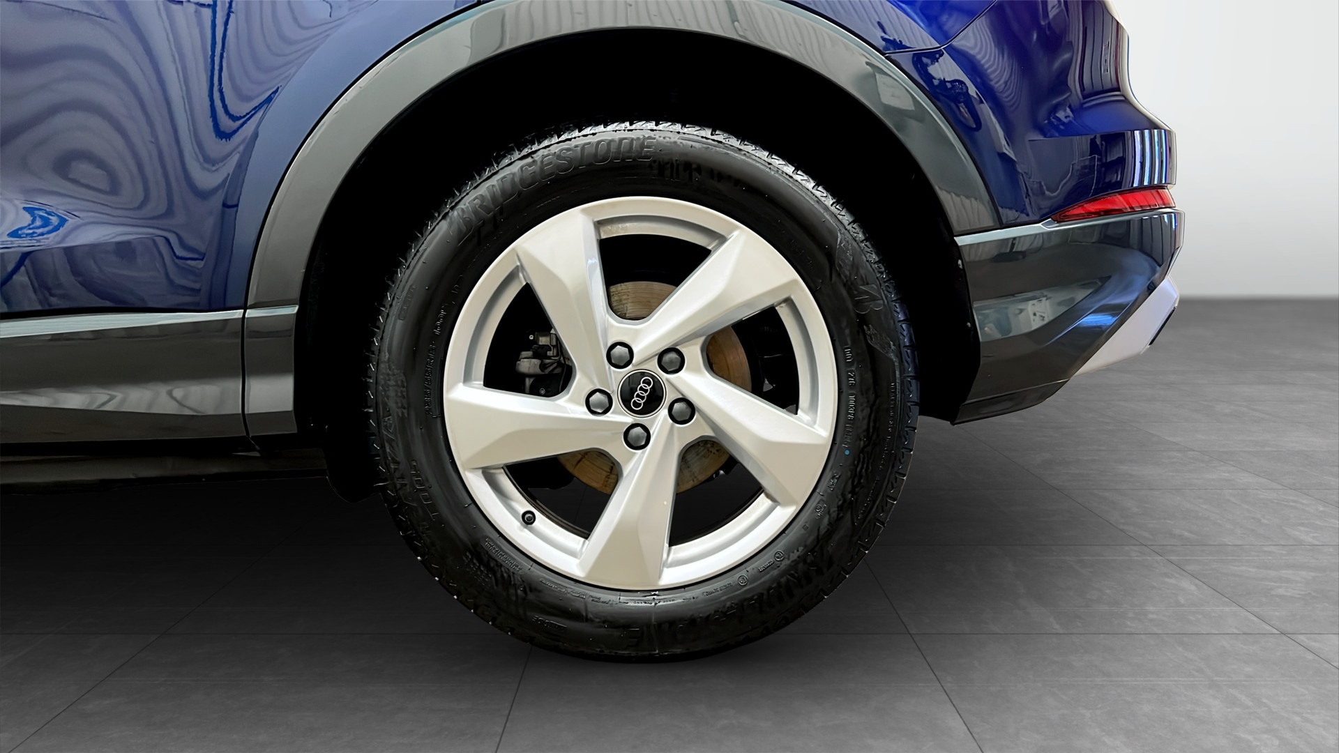Audi Q3 XWB01Z