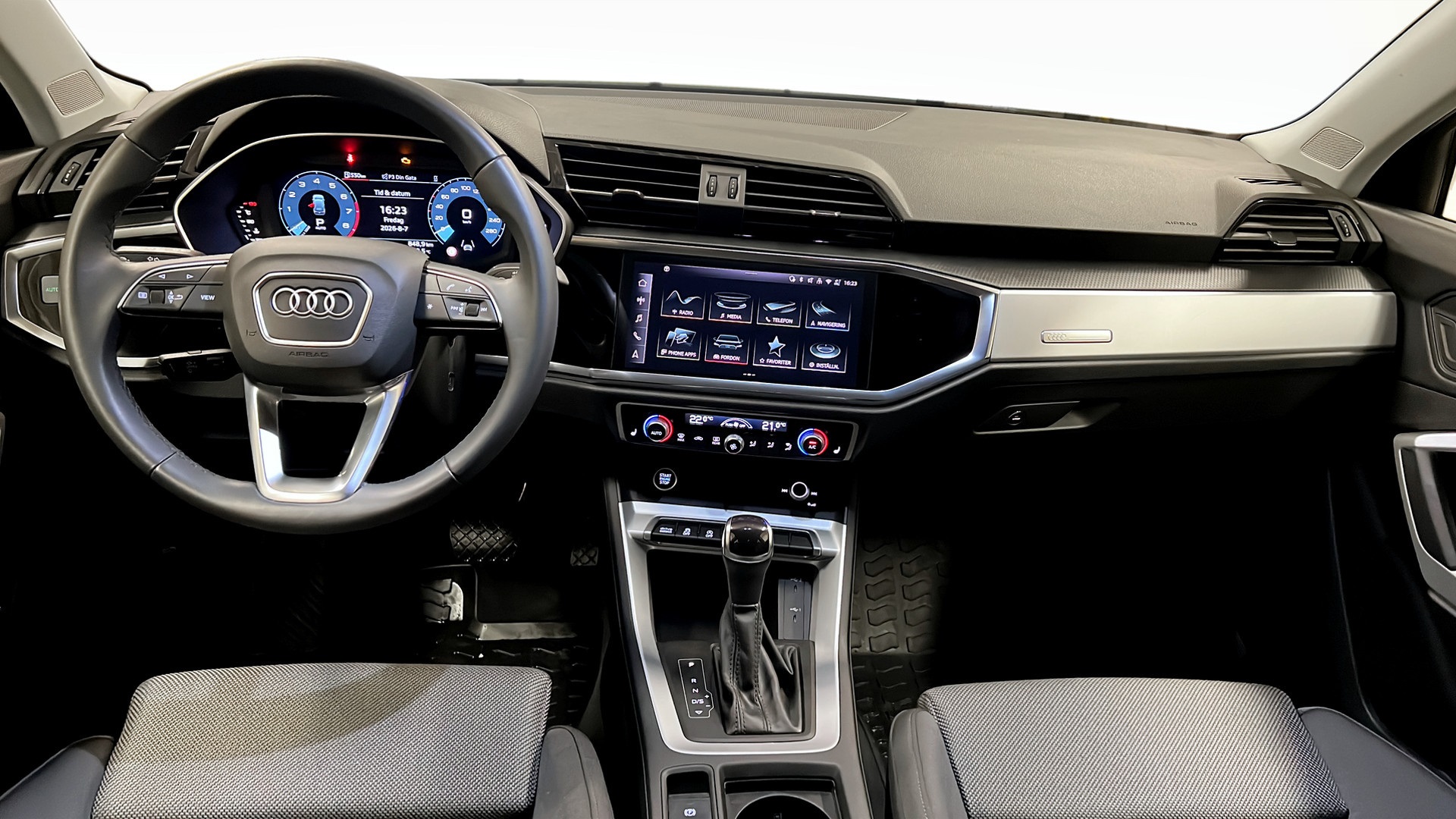 Audi Q3 XWB01Z