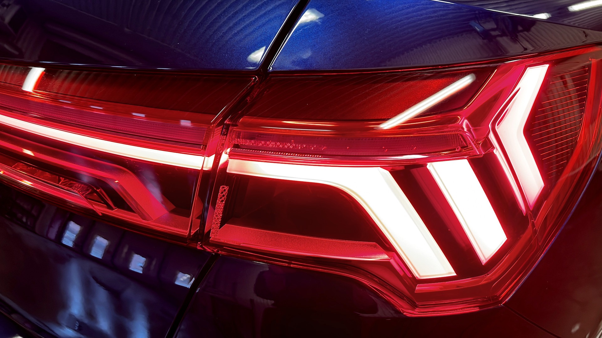 Audi Q3 XWB01Z