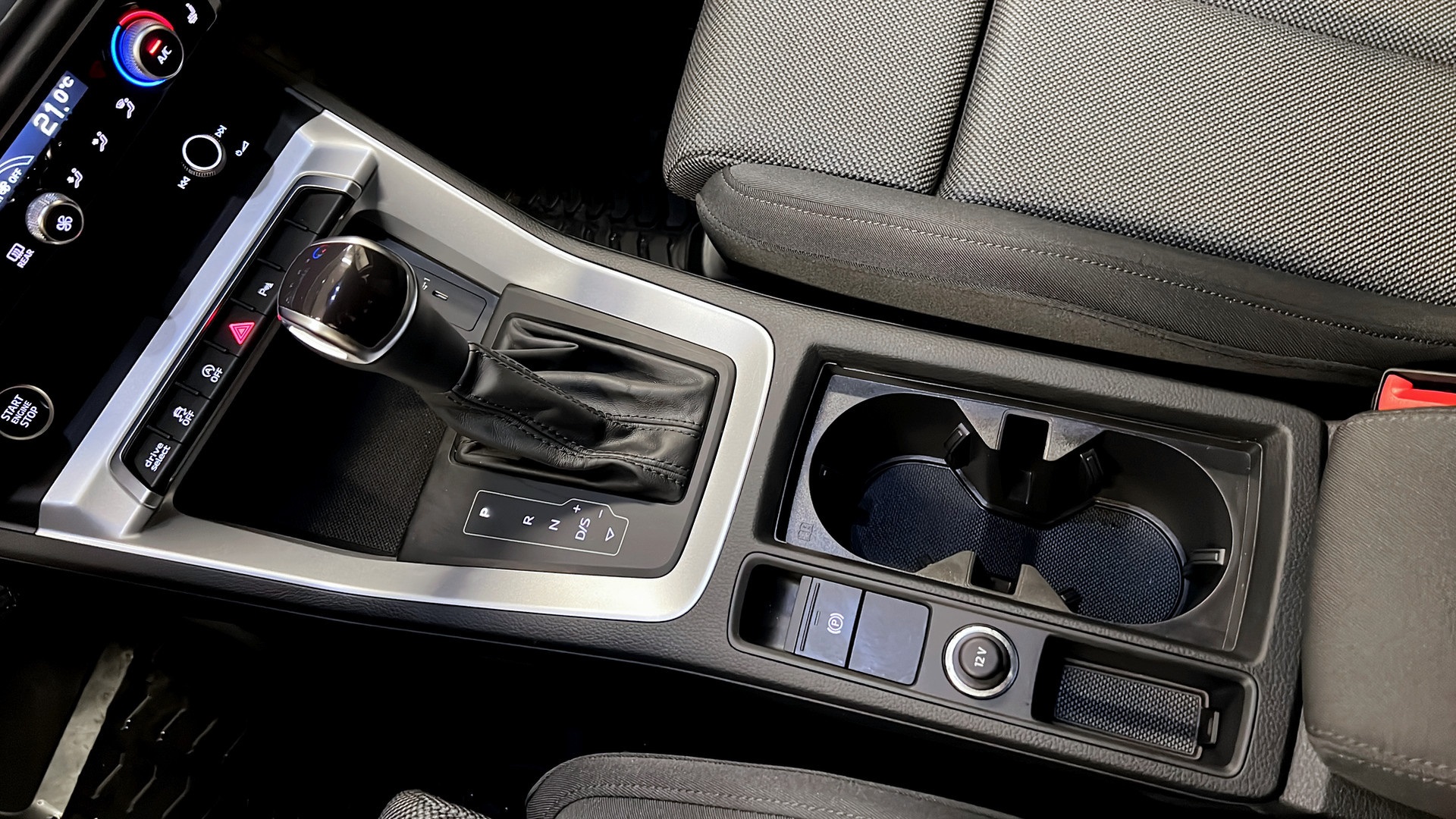 Audi Q3 XWB01Z