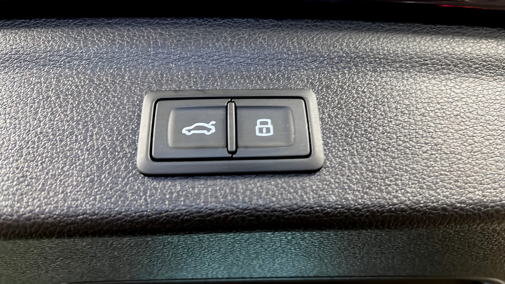 Audi Q3 XWB01Z