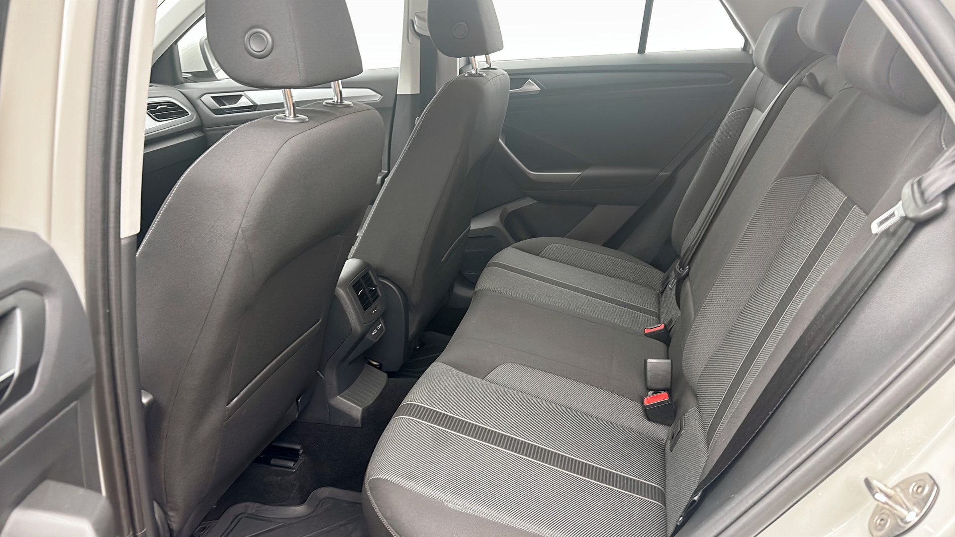 Volkswagen T-Roc XXE96K