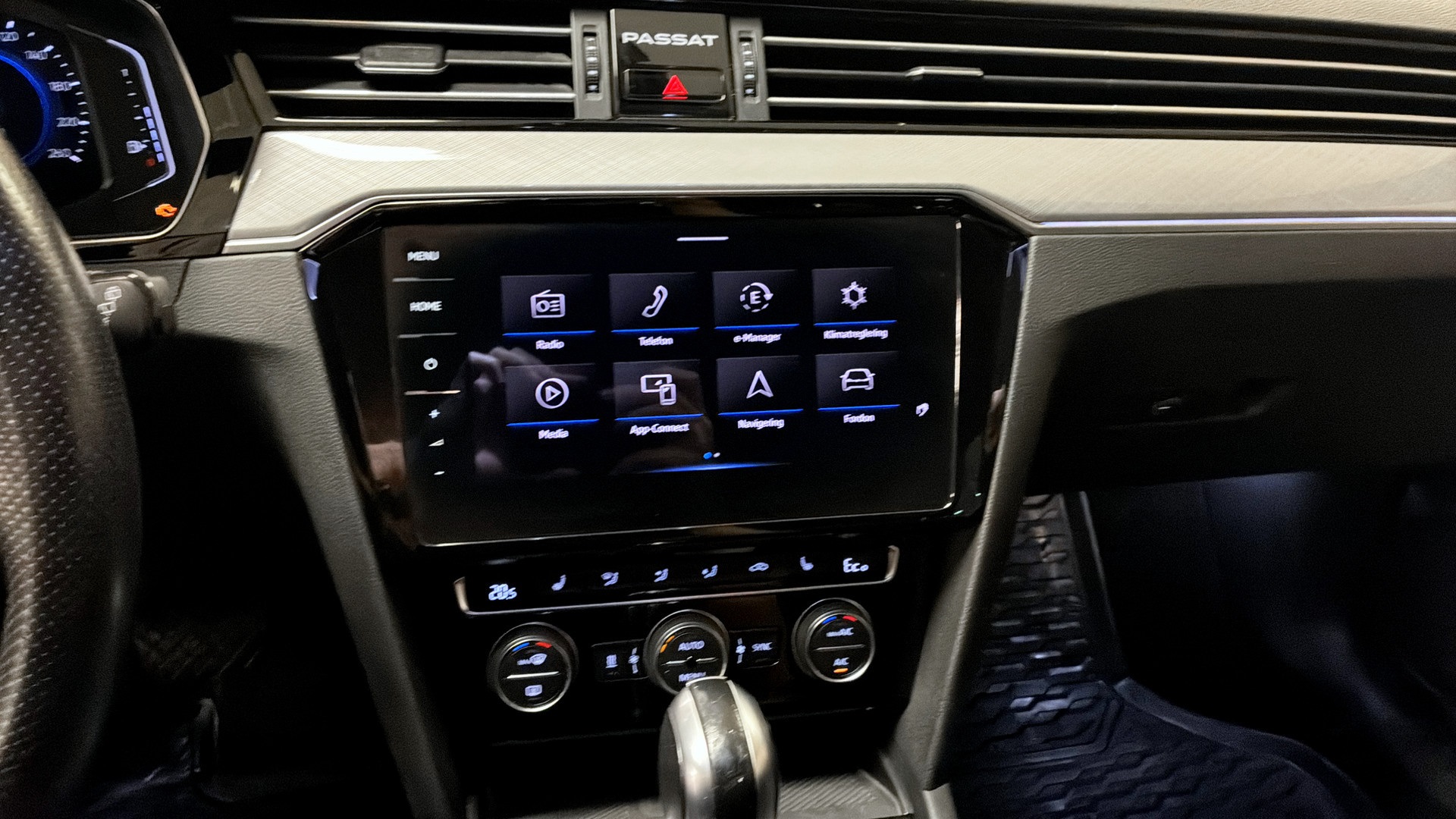Volkswagen Passat XYW39Z