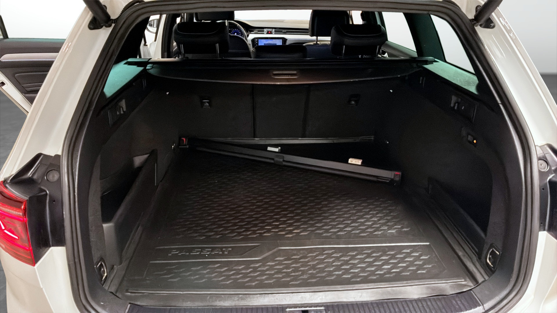 Volkswagen Passat XYW39Z