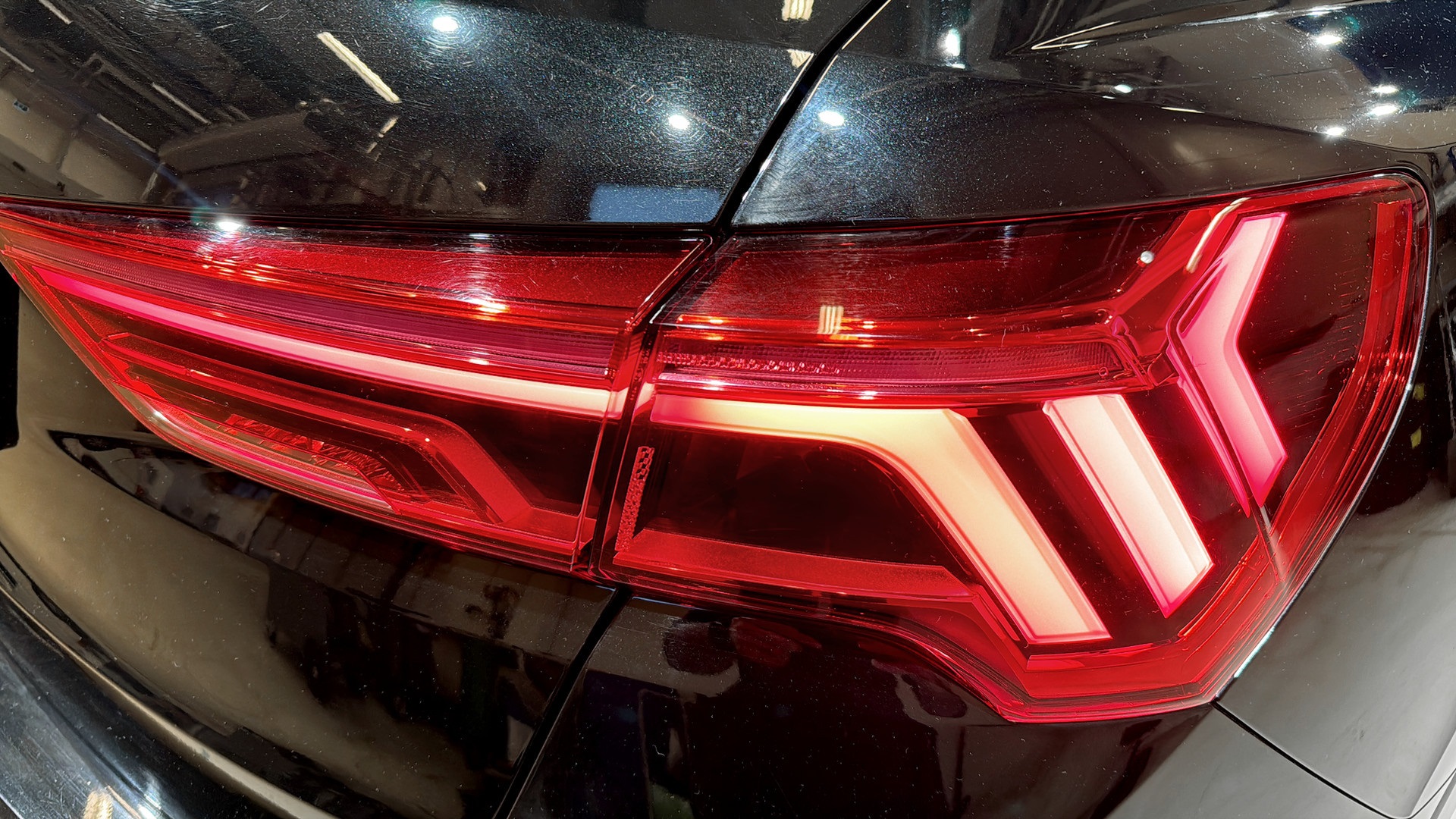Audi Q3 XZM96D