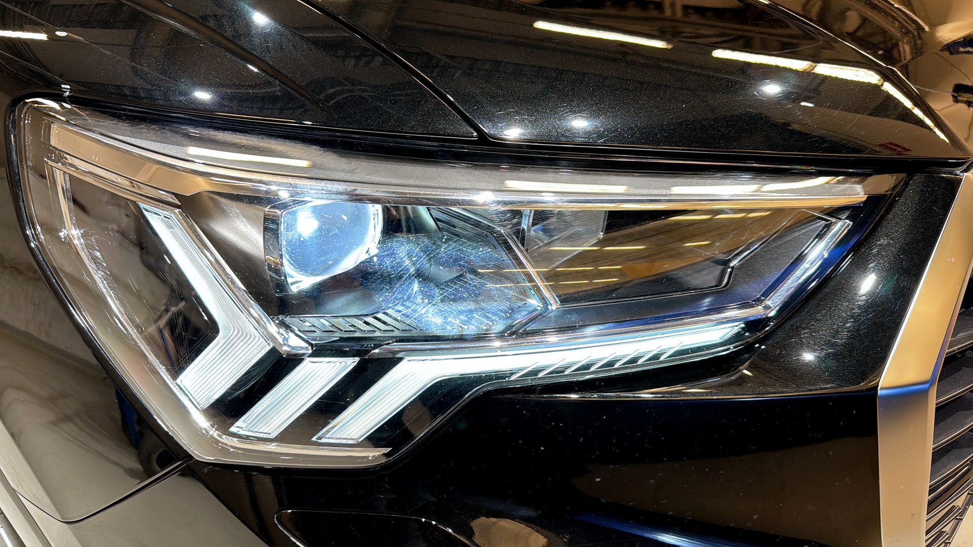 Audi Q3 XZM96D