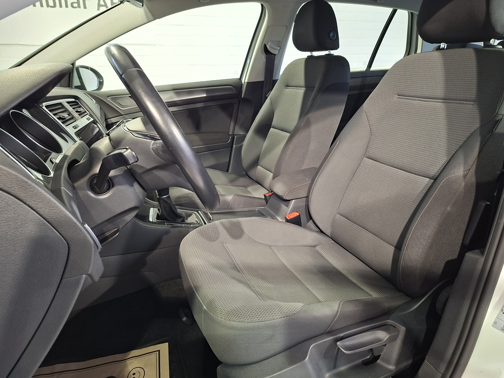 Volkswagen Golf YAU19A