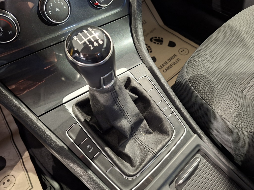 Volkswagen Golf YAU19A