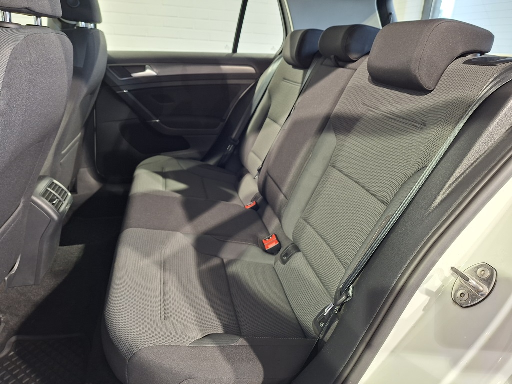 Volkswagen Golf YAU19A