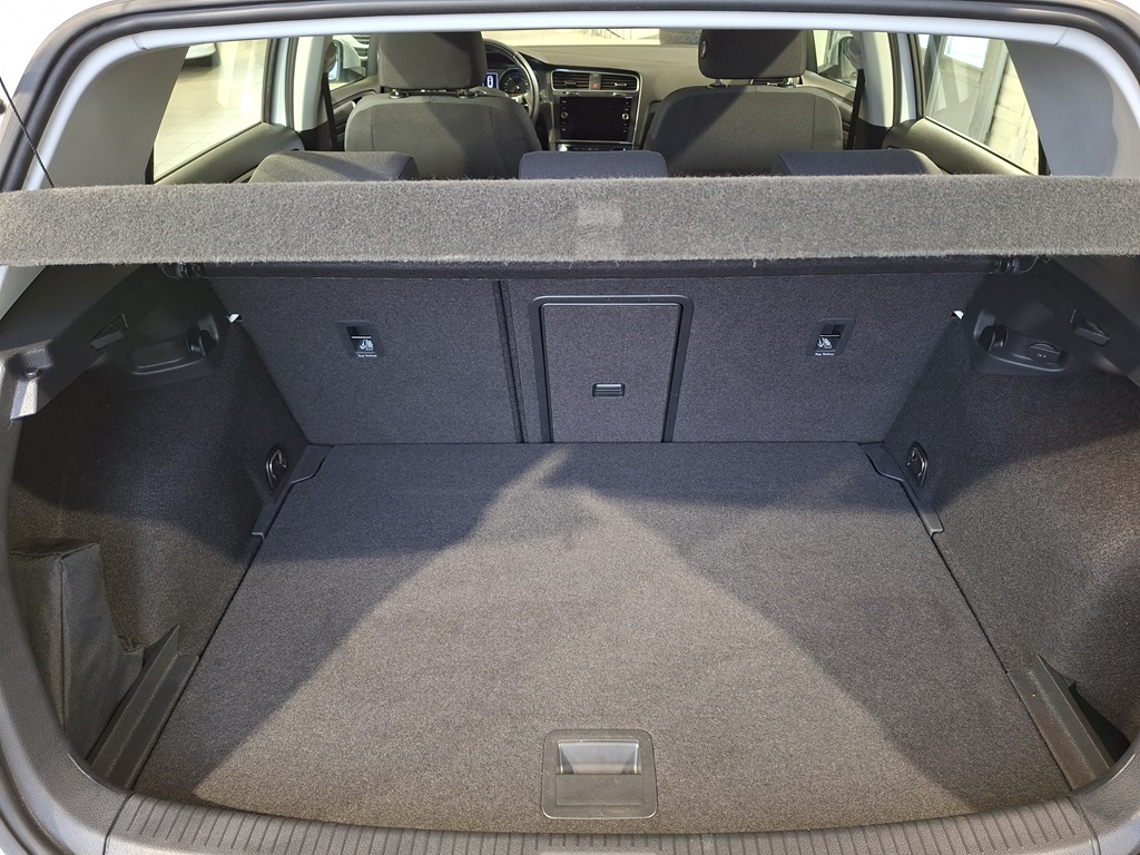 Volkswagen Golf YAU19A