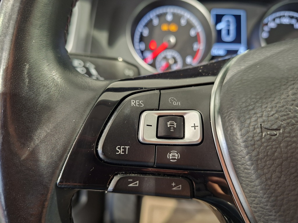 Volkswagen Golf YAU19A