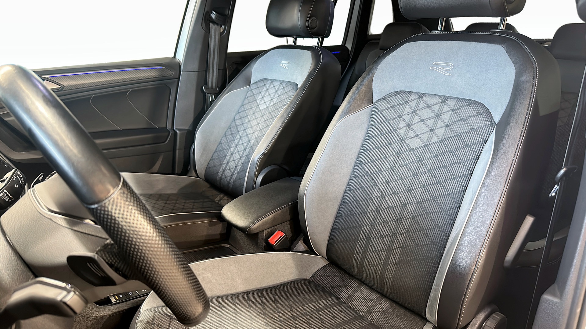 Volkswagen Tiguan YBD41A
