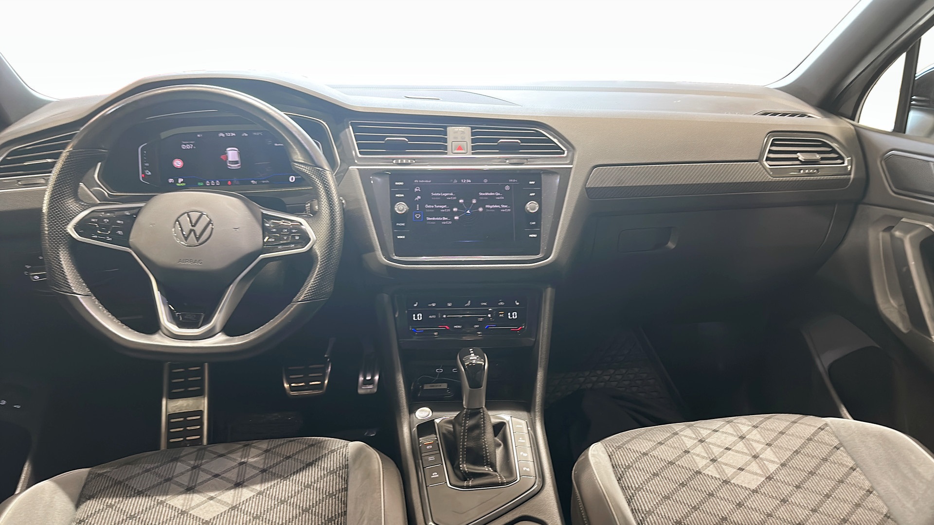 Volkswagen Tiguan YBD41A