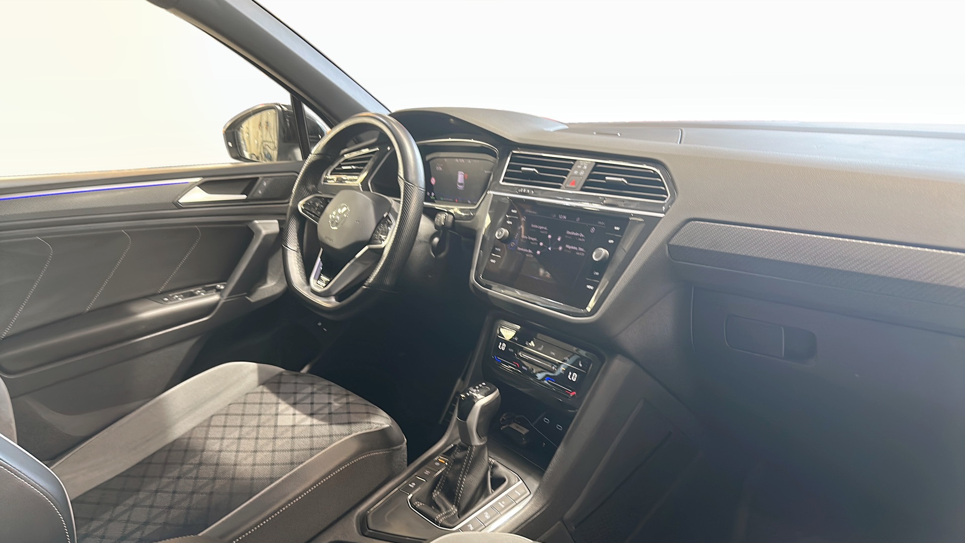 Volkswagen Tiguan YBD41A