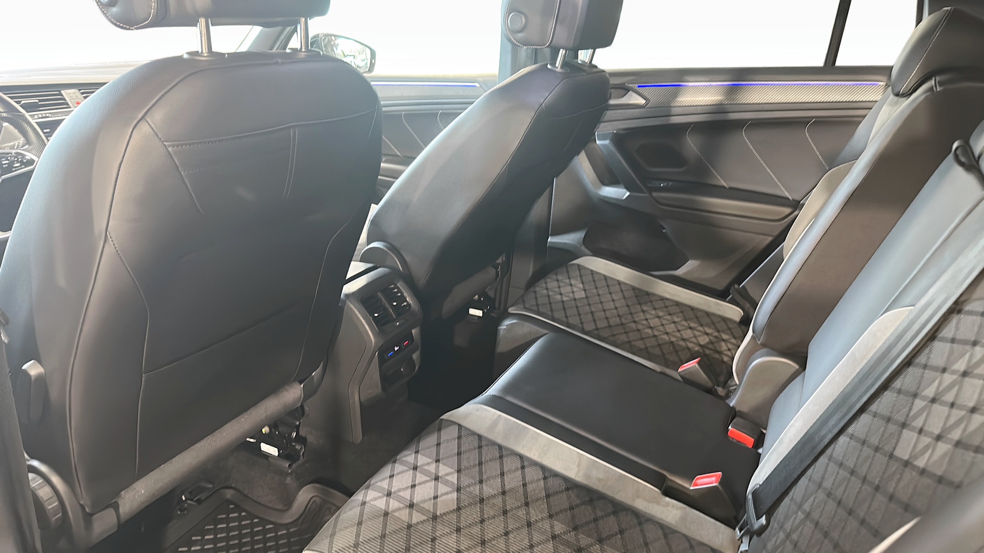 Volkswagen Tiguan YBD41A