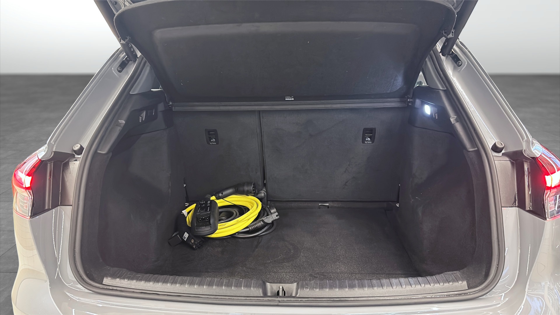 Audi Q4 e-tron YBL42U