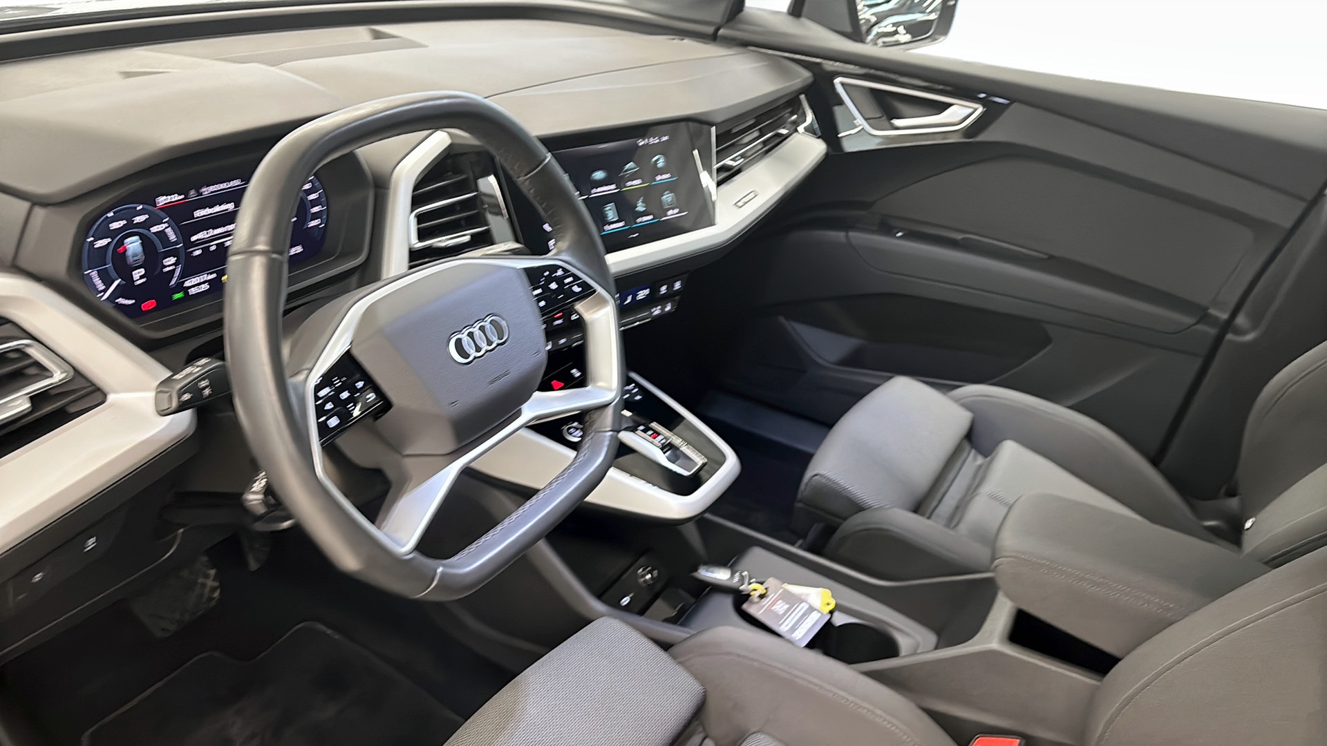 Audi Q4 e-tron YBL42U
