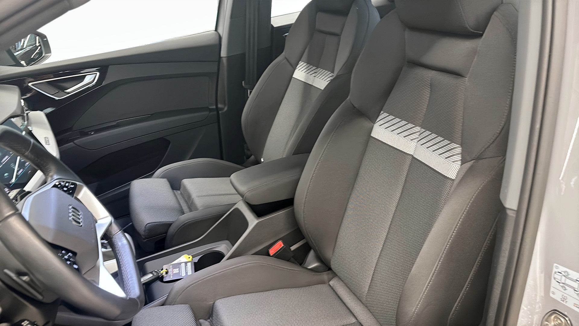 Audi Q4 e-tron YBL42U